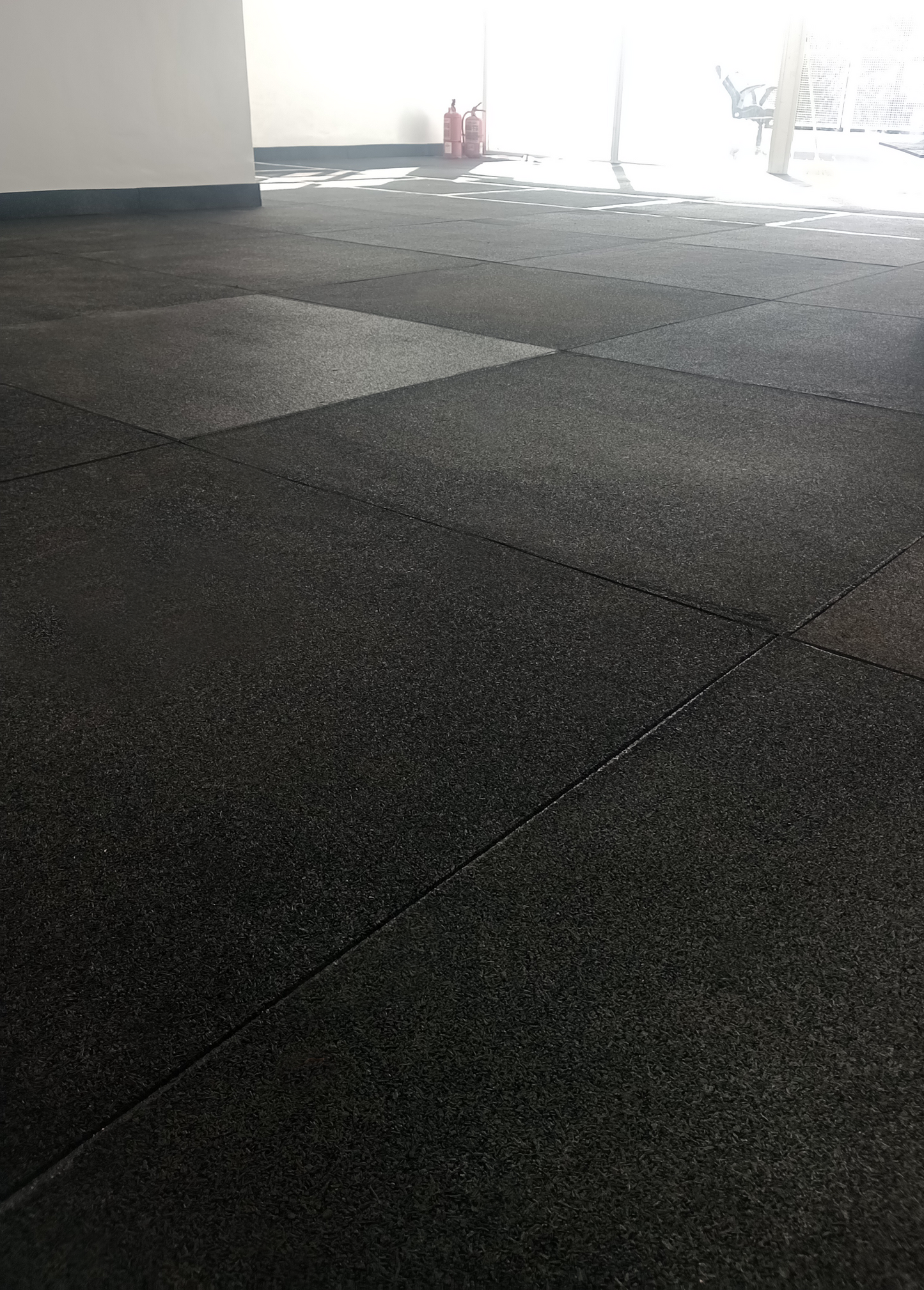 Piso de caucho reciclado antideslizante gimnasios crossfit placa 1x1mt 10mm