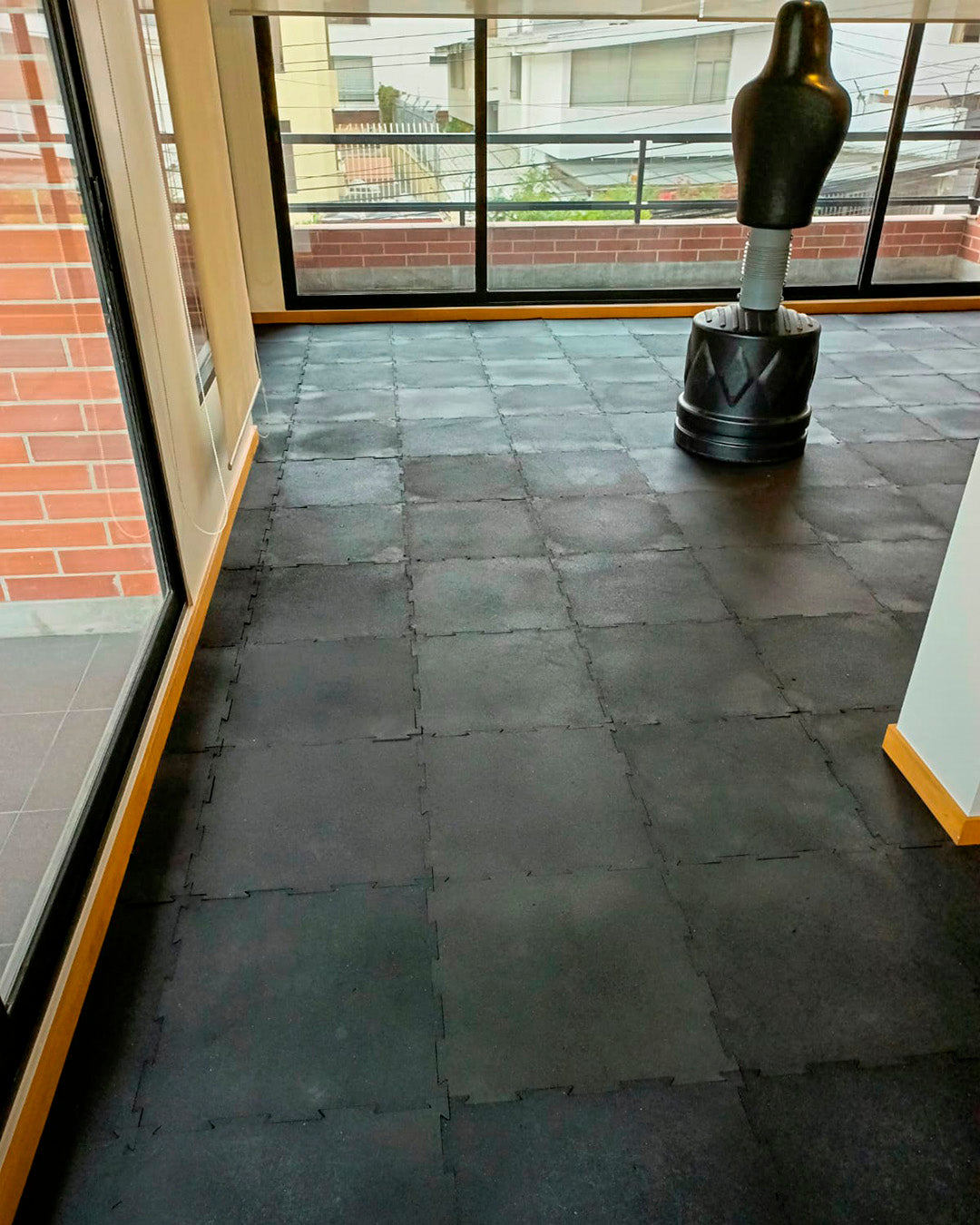 Piso de Caucho 50x50cm Negro 10mm encastrable 1m2